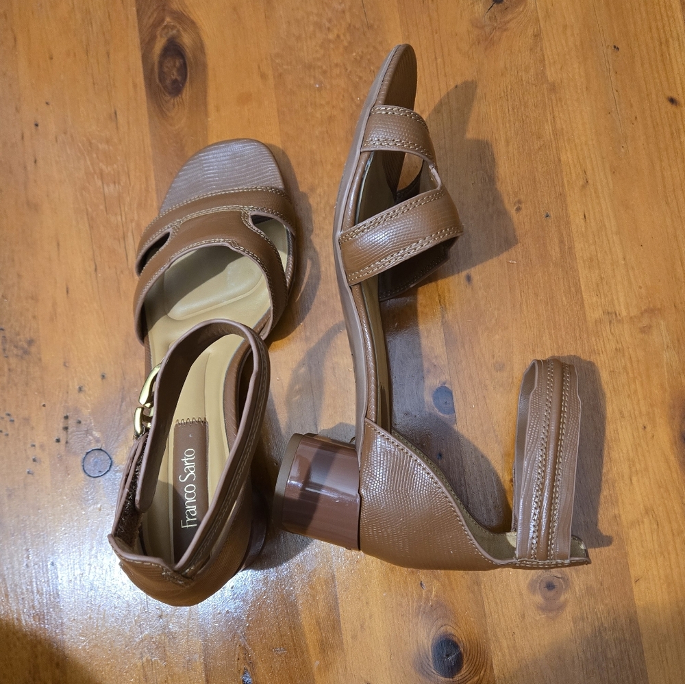 SIZE 7.5W Franco Sarto Nora Ankle Strap Sandal 2in Block Heel Cognac Brown FLAWS